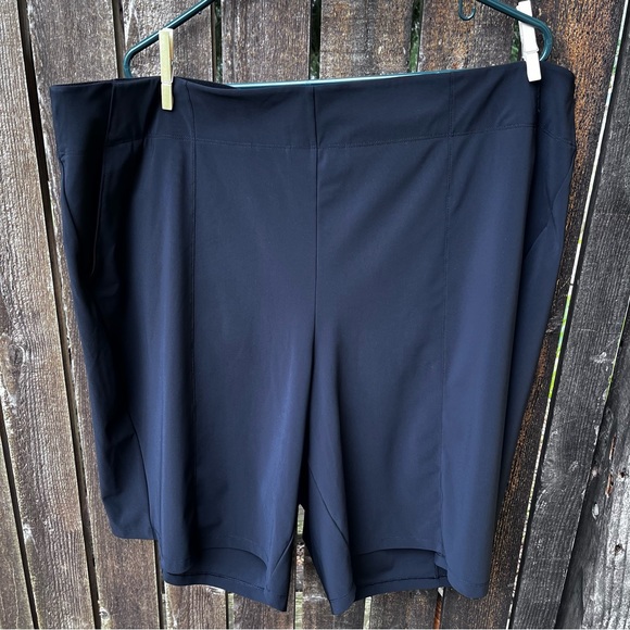 Athleta Cosmic Bermuda Shorts Black Sz 24 - Picture 2 of 14